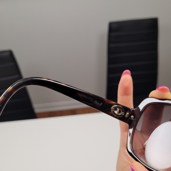 Christian Dior Sunglasses - Picture 6 of 7